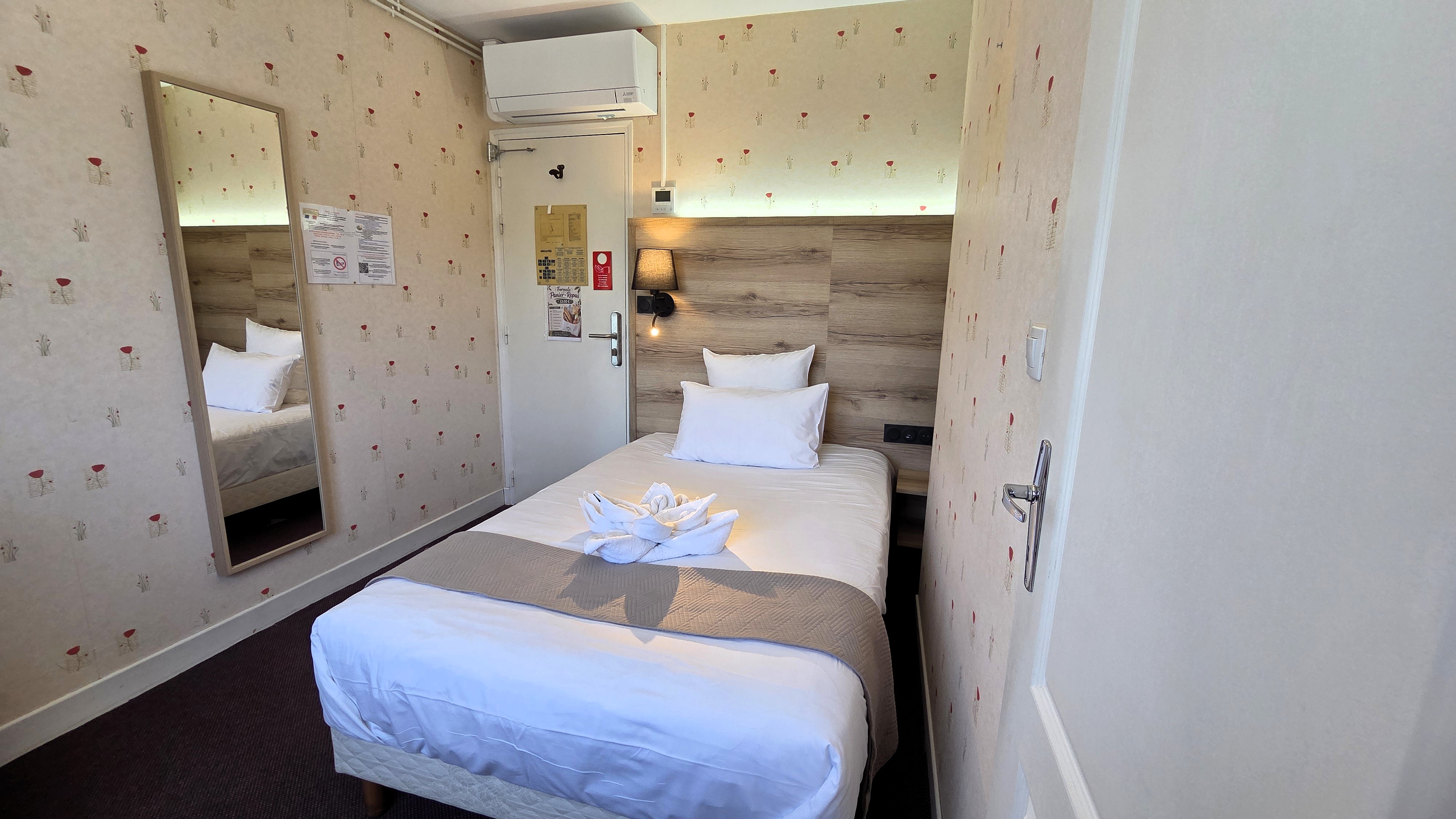 Chambre simple de l’hôtel Le Pommeil