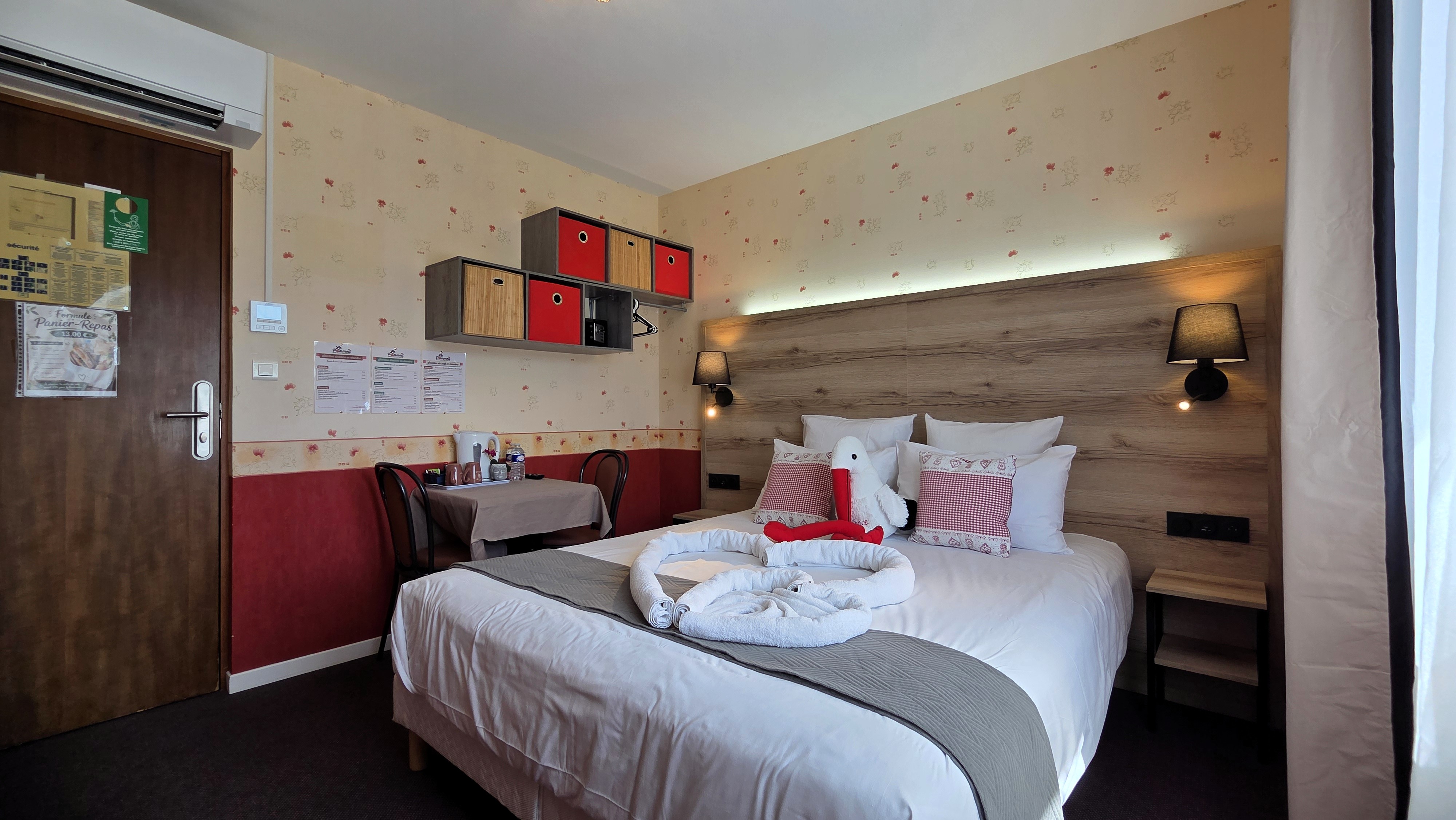 Chambre Queen Size de l’hôtel Le Pommeil