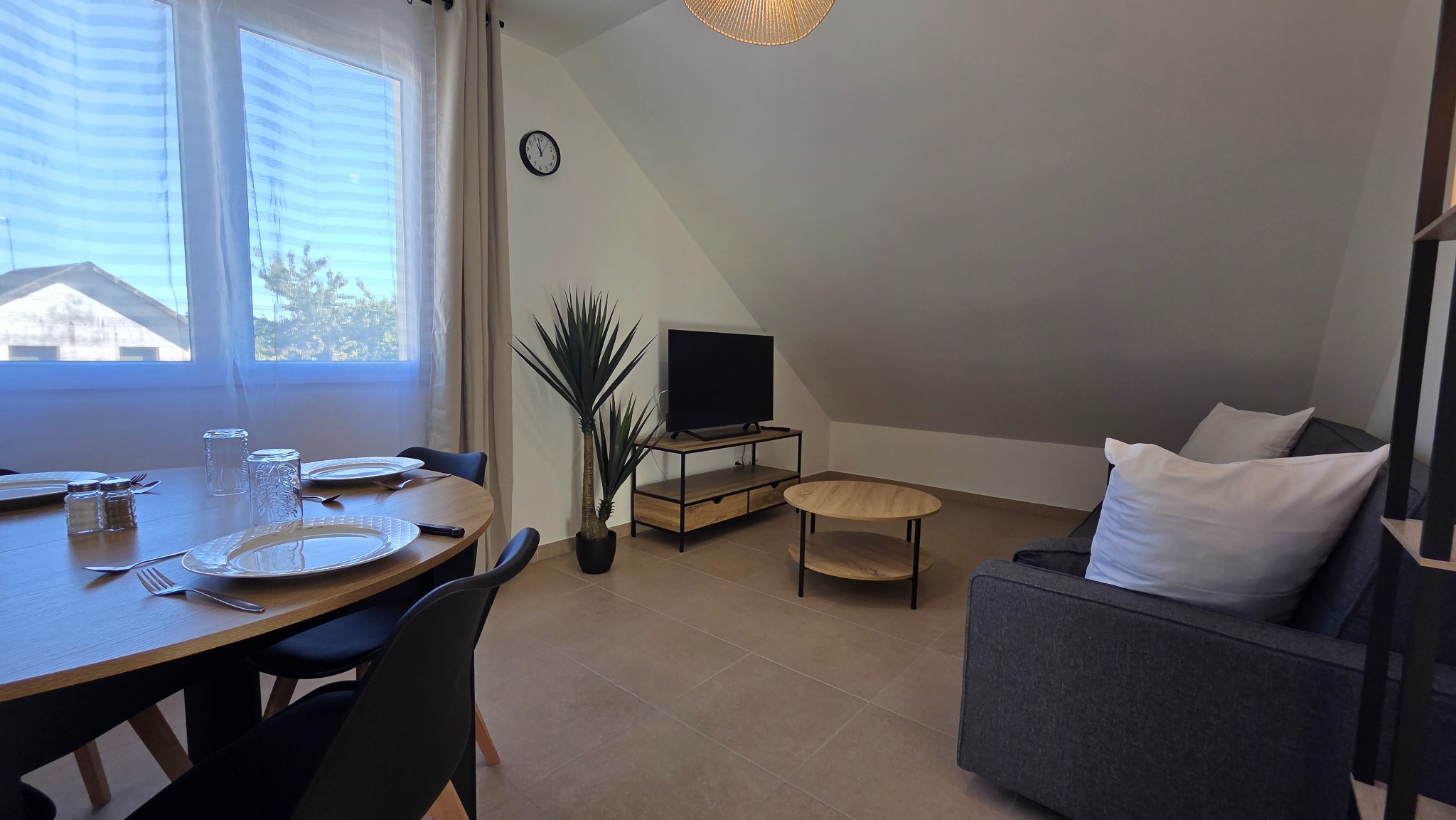 Le séjour de l’appartement G au 5 Lalo