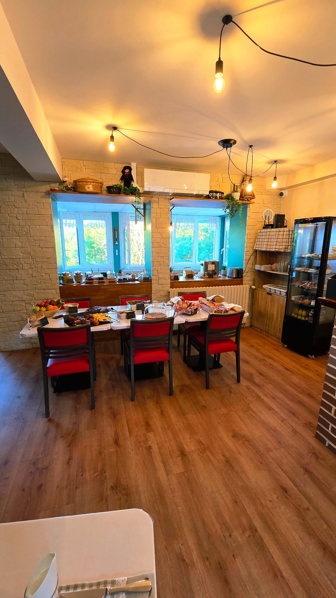 Le buffet du petit-déjeuner dans la salle du Pommeil